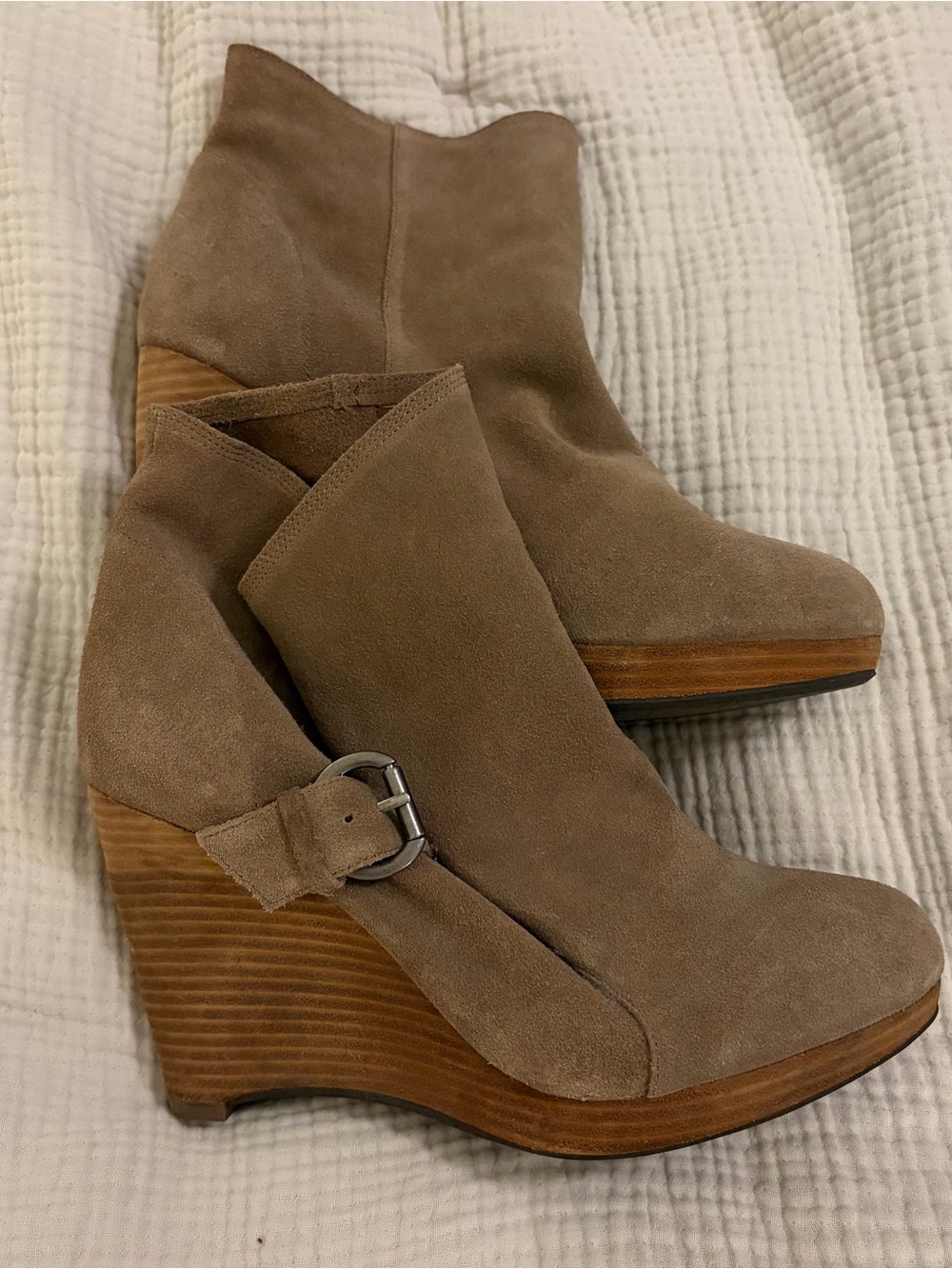 Max Studio Women’s Taupe Suede Wedge Ankle Pull-On Booties - SZ 9
